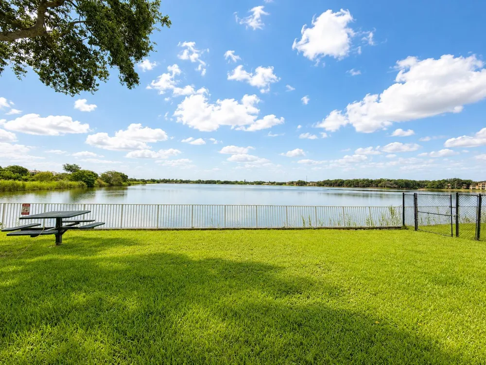 2831 Oakland Forest Drive #101 Oakland Park, FL 33309