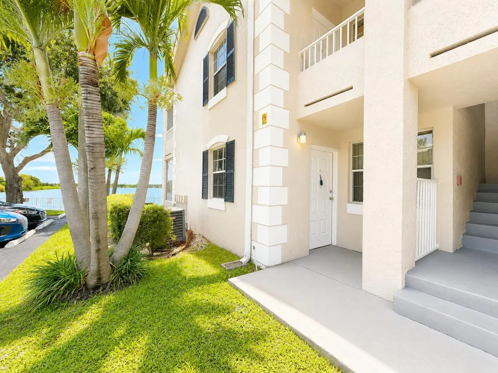 2831 Oakland Forest Drive #101 Oakland Park, FL 33309