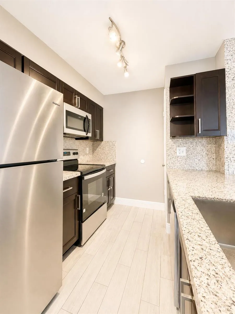 2831 Oakland Forest Drive #101 Oakland Park, FL 33309