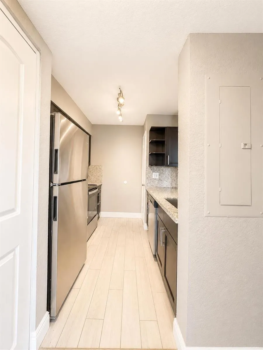 2831 Oakland Forest Drive #101 Oakland Park, FL 33309