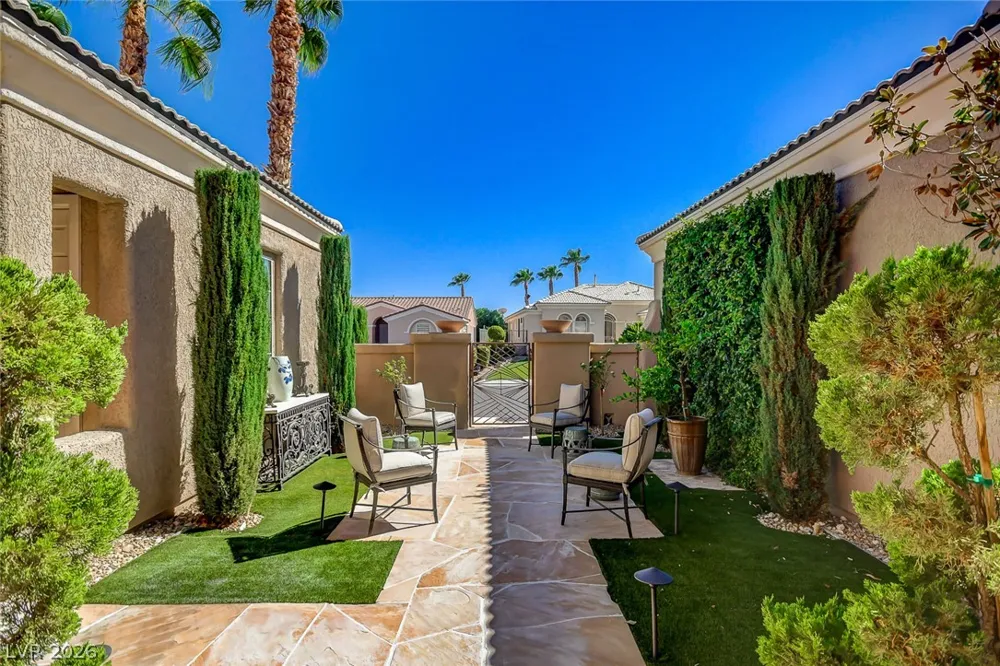 10266 Romantico Drive Las Vegas, NV 89135