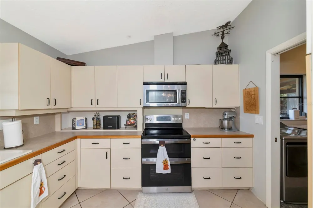 710 MYAKKA RD Sarasota, FL 34240