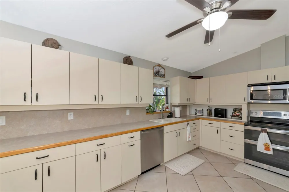 710 MYAKKA RD Sarasota, FL 34240