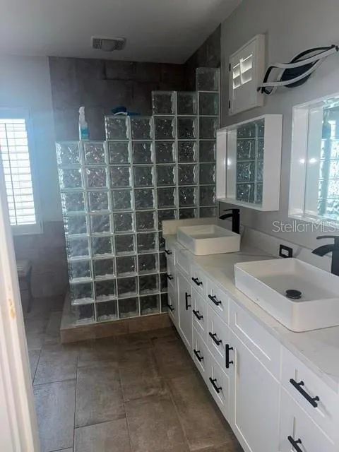8418 FOXWORTH CIRCLE #42 Orlando, FL 32819