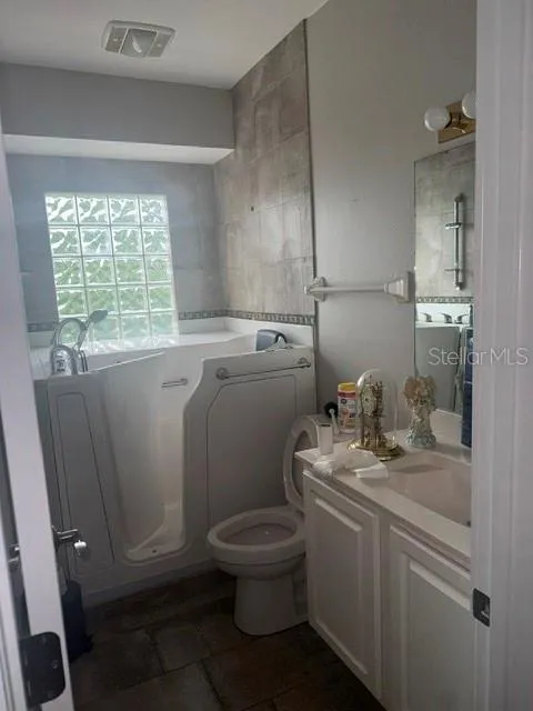 8418 FOXWORTH CIRCLE #42 Orlando, FL 32819