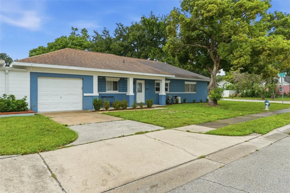8502 OAK BLUFF DRIVE Orlando, FL 32827