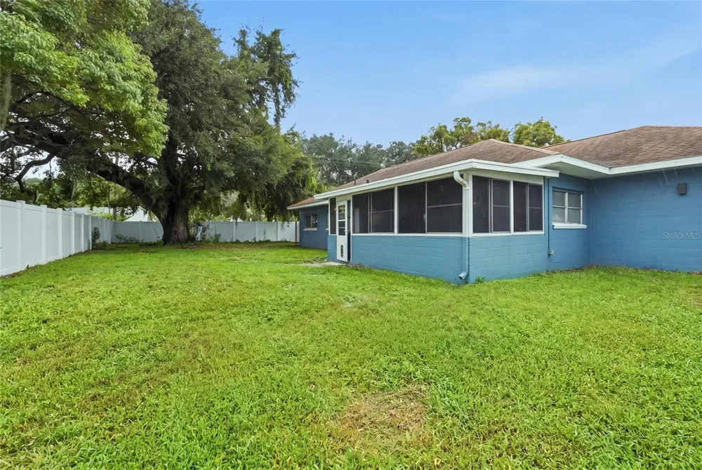 8502 OAK BLUFF DRIVE Orlando, FL 32827