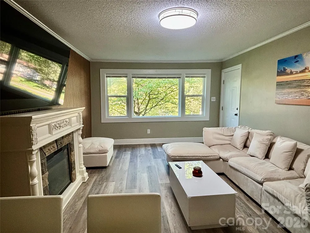 6622 Mountain Grove Road Hickory, NC 28602
