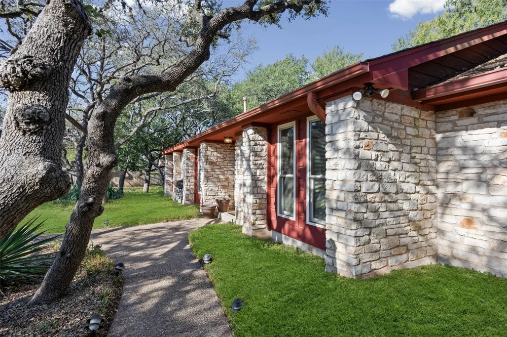 11006 Brodie Lane Austin, TX 78748