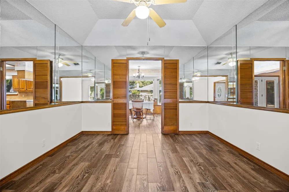 11006 Brodie Lane Austin, TX 78748
