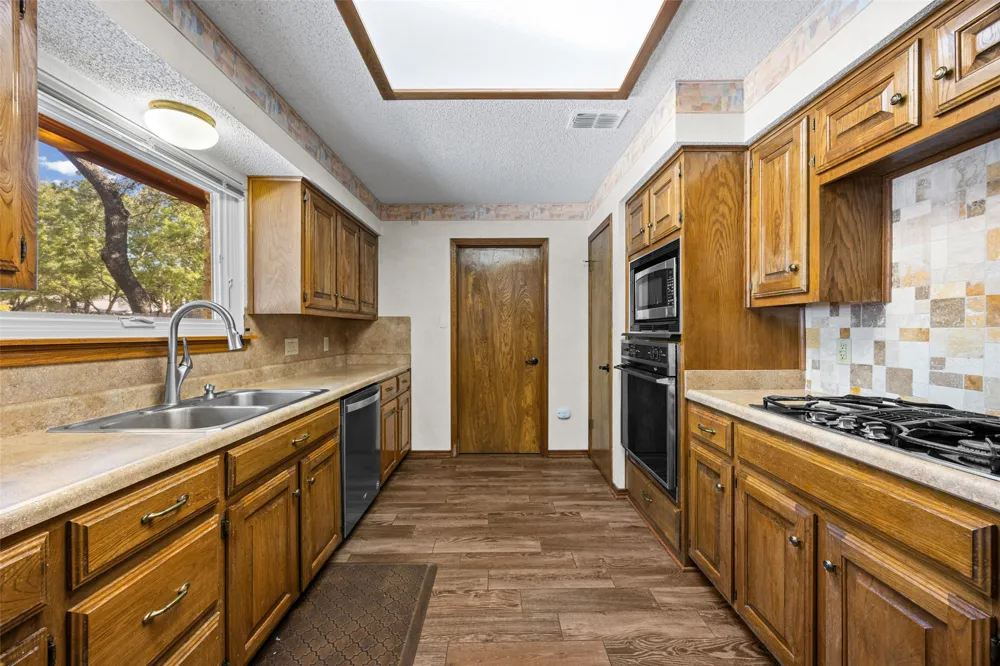 11006 Brodie Lane Austin, TX 78748