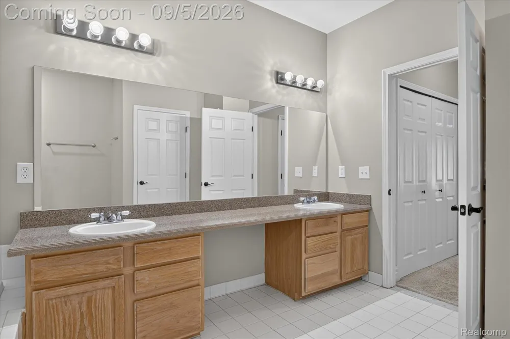 26121 Valhalla Drive Farmington Hills City, MI 48331