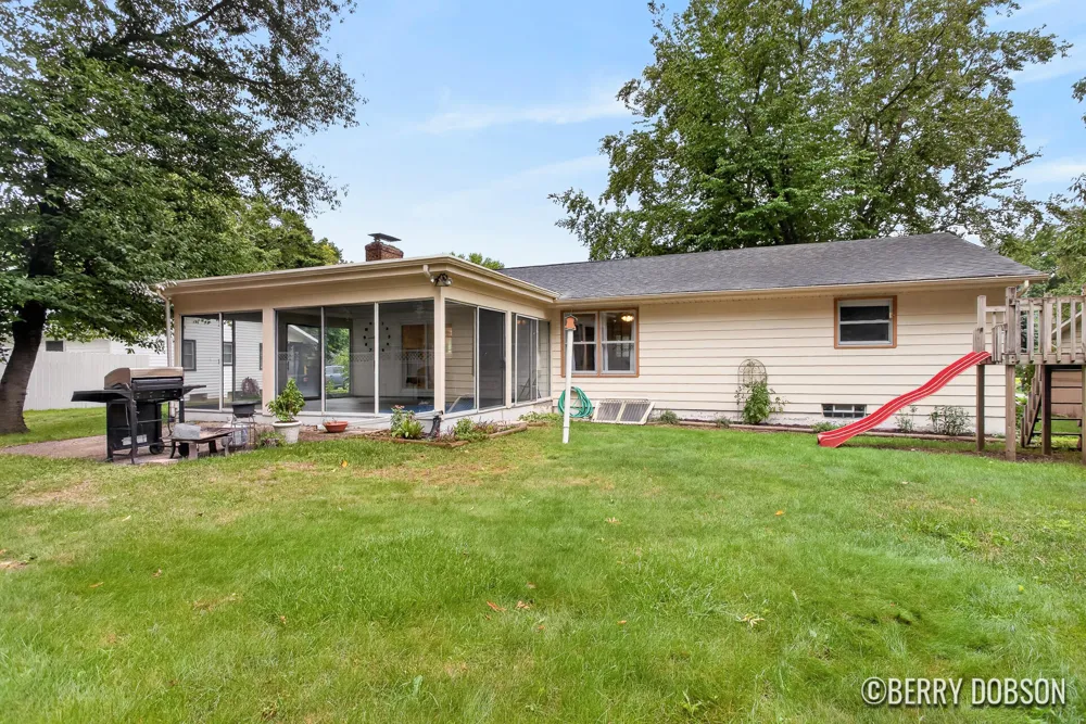 2217 Highlander Drive SE Kentwood City, MI 49508