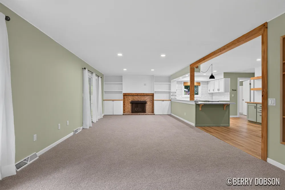 2217 Highlander Drive SE Kentwood City, MI 49508