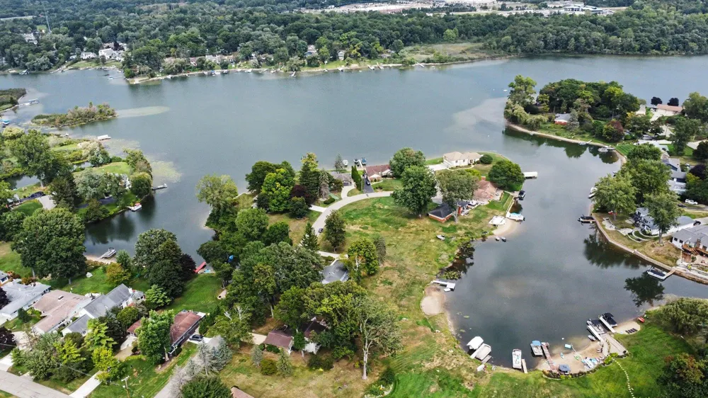 7436 Oak Bay Drive White Lake Charter Township, MI 48383