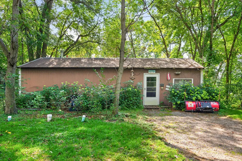 11901 42nd Street SE Clear Lake, MN 55319