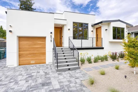 979 Lawrence Lane