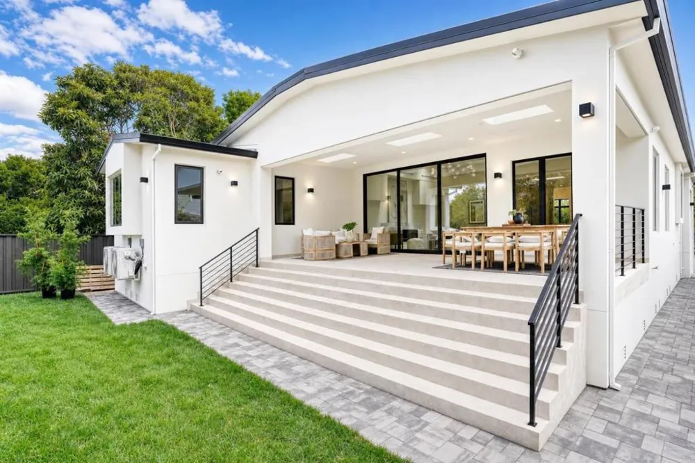 979 Lawrence Lane Palo Alto, CA 94303