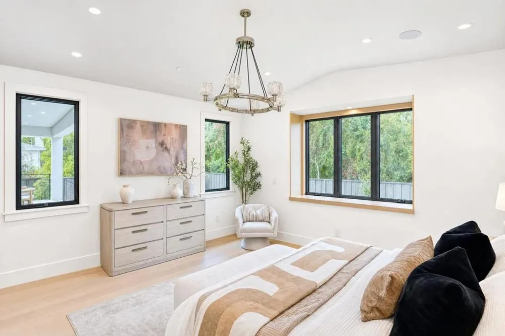 979 Lawrence Lane Palo Alto, CA 94303