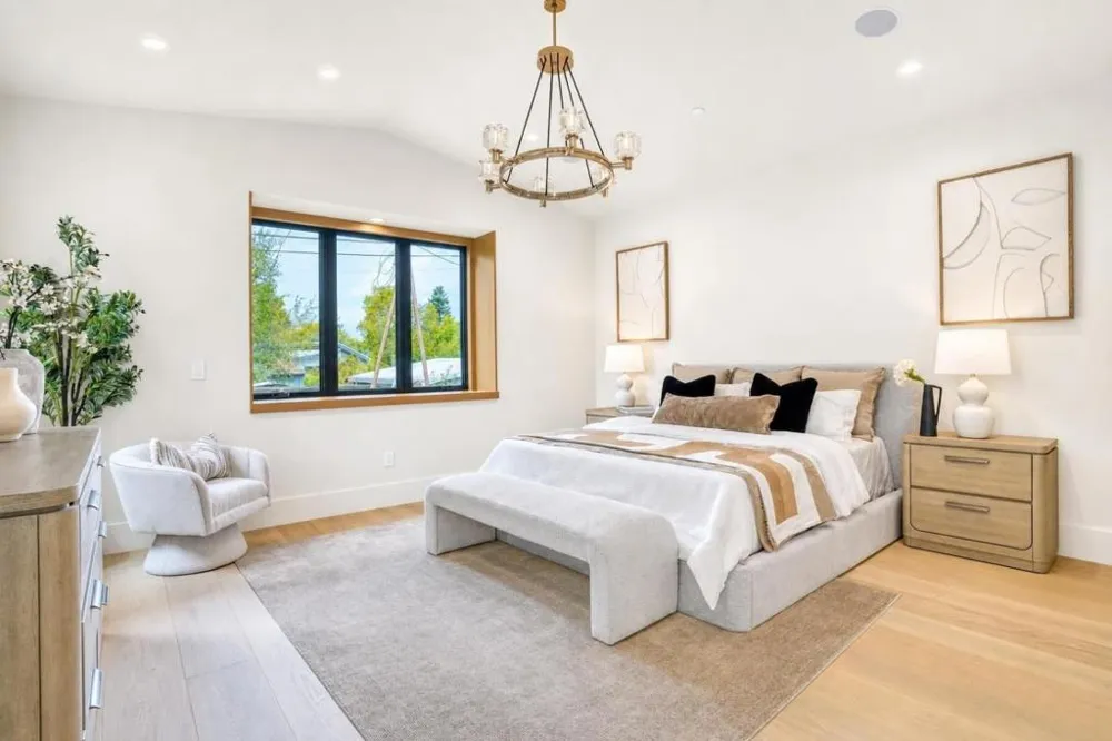 979 Lawrence Lane Palo Alto, CA 94303