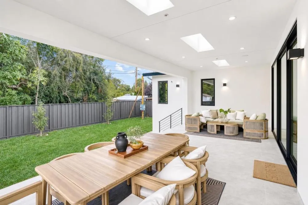979 Lawrence Lane Palo Alto, CA 94303