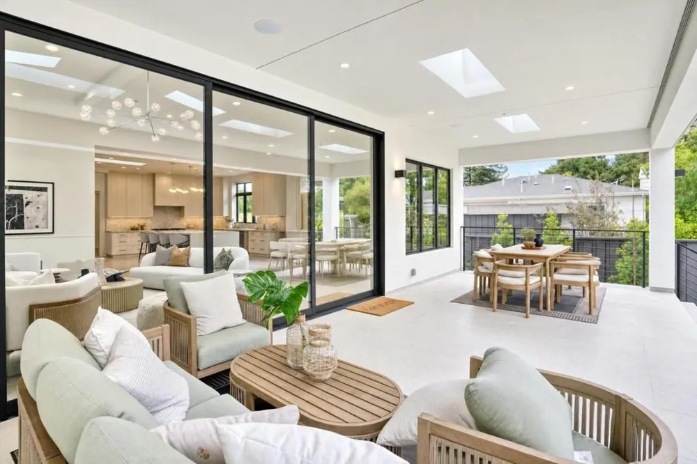 979 Lawrence Lane Palo Alto, CA 94303