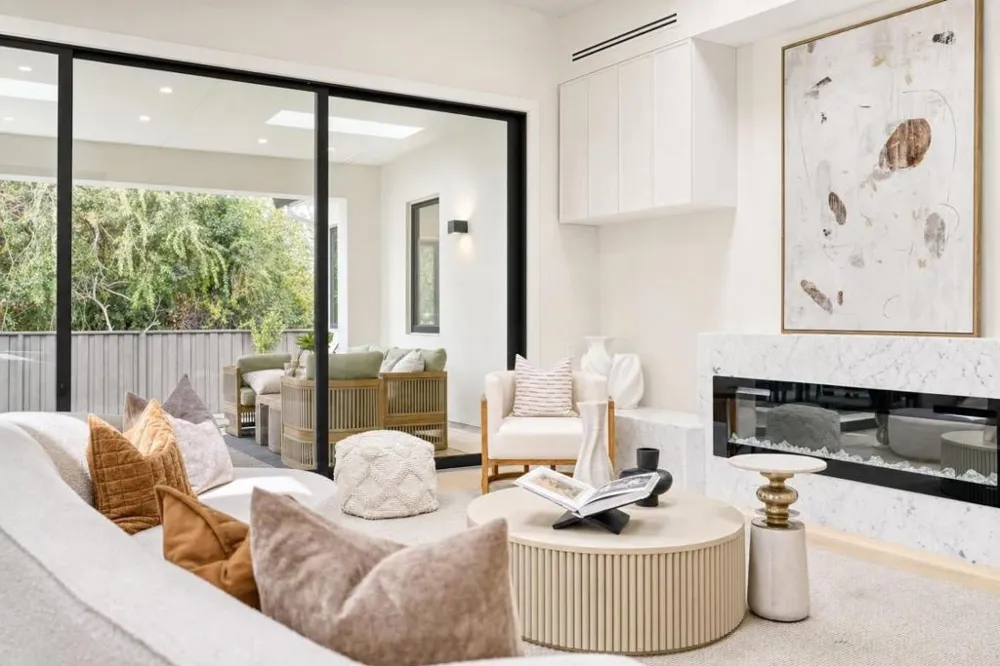 979 Lawrence Lane Palo Alto, CA 94303