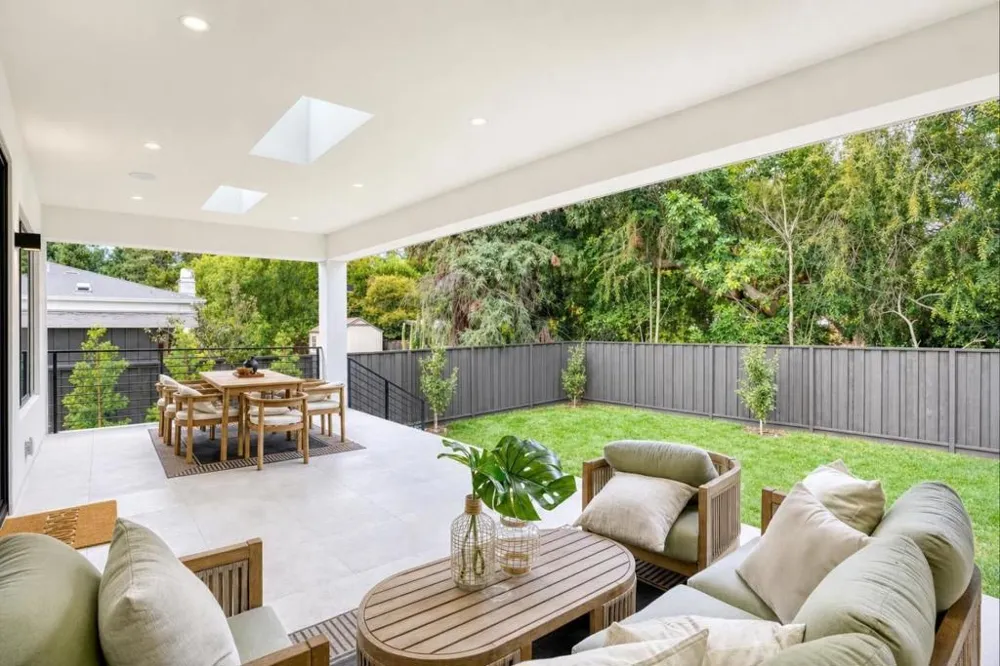 979 Lawrence Lane Palo Alto, CA 94303