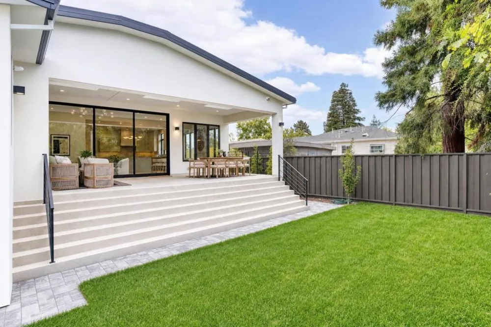 979 Lawrence Lane Palo Alto, CA 94303