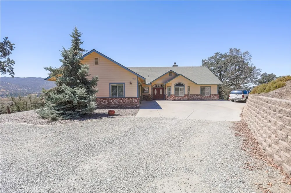 24181 Martingale Tehachapi, CA 93561