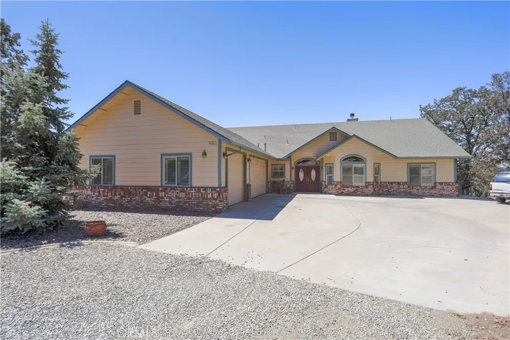 24181 Martingale Tehachapi, CA 93561