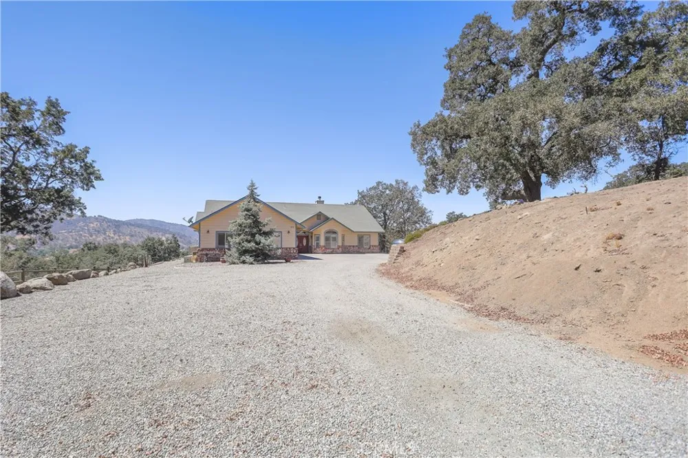 24181 Martingale Tehachapi, CA 93561