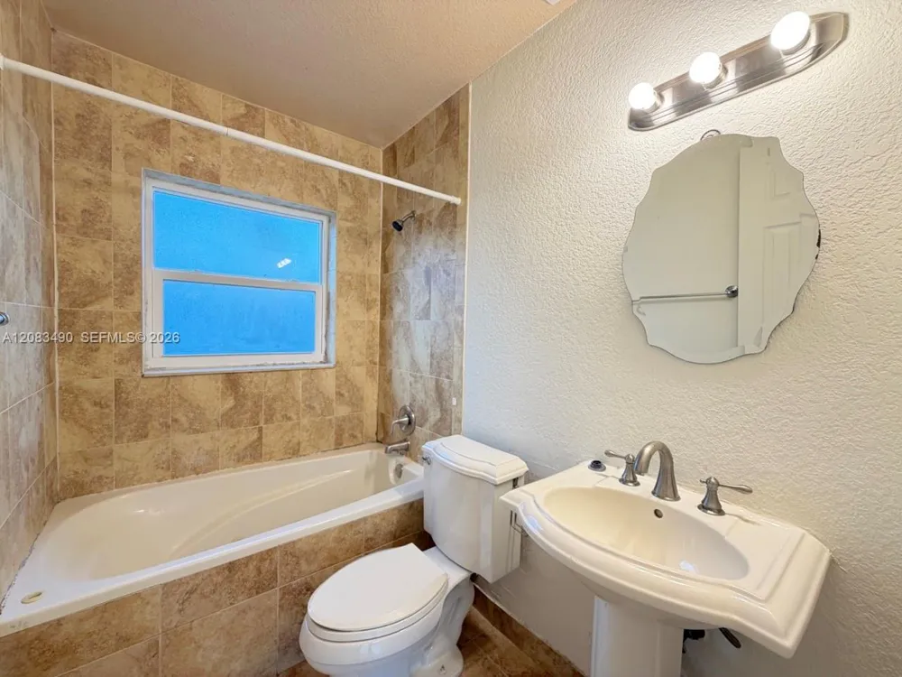 231 NW 4th St Deerfield Beach, FL 33441