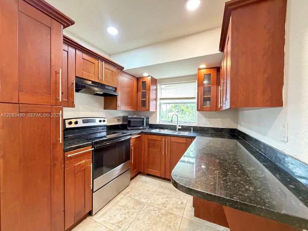 231 NW 4th St Deerfield Beach, FL 33441