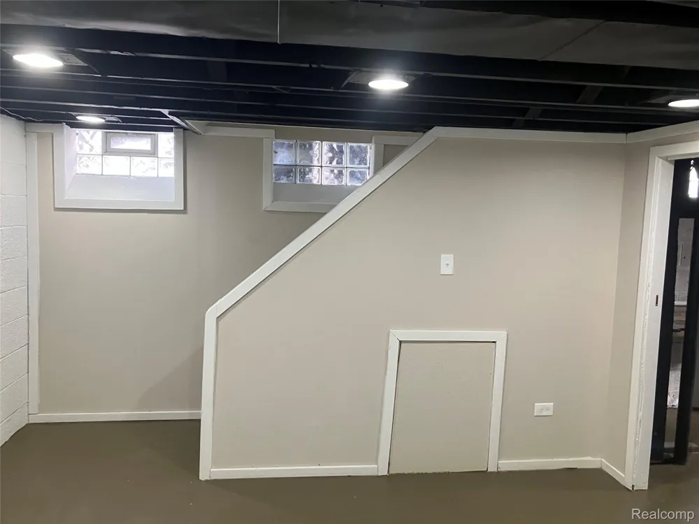 8560 Manor Street Detroit City, MI 48204