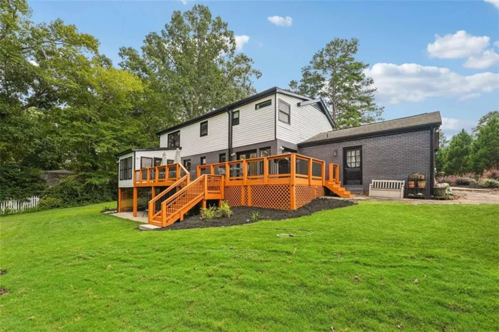 524 Golfview Dr Peachtree City, GA 30269