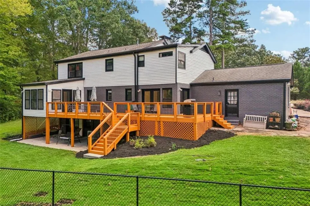 524 Golfview Dr Peachtree City, GA 30269