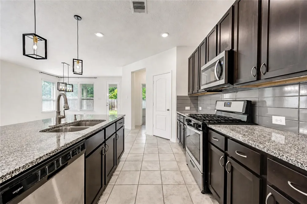 8605 Cimarron Mesa Lane Magnolia, TX 77354