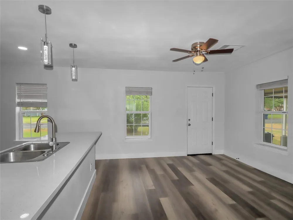 810 15th Avenue Texas City, TX 77590