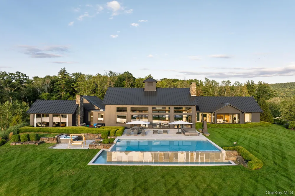 21 Schoolhouse Road Hillsdale, NY 12529