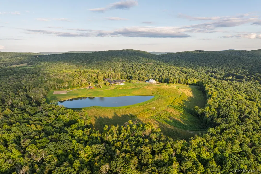21 Schoolhouse Road Hillsdale, NY 12529
