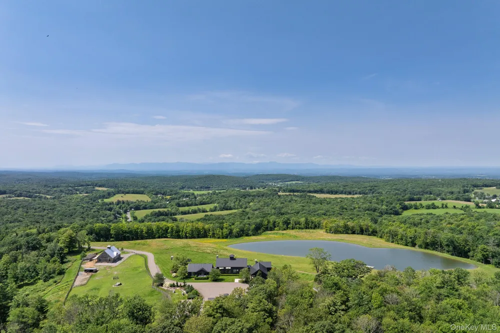21 Schoolhouse Road Hillsdale, NY 12529
