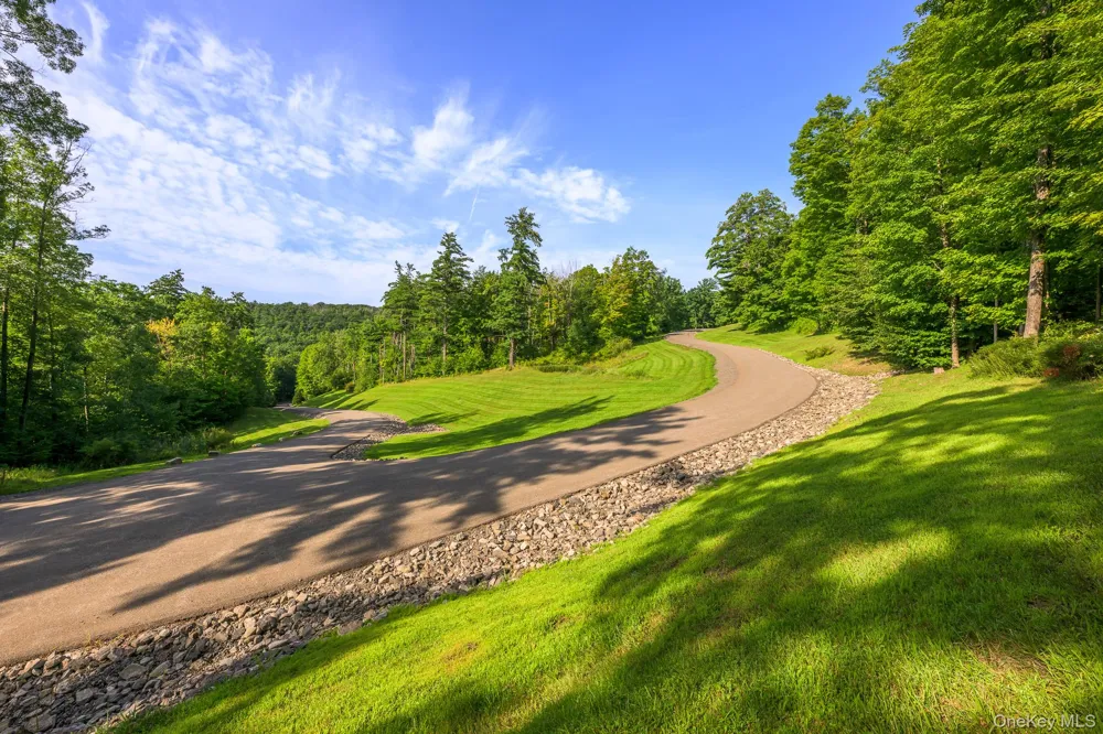 21 Schoolhouse Road Hillsdale, NY 12529