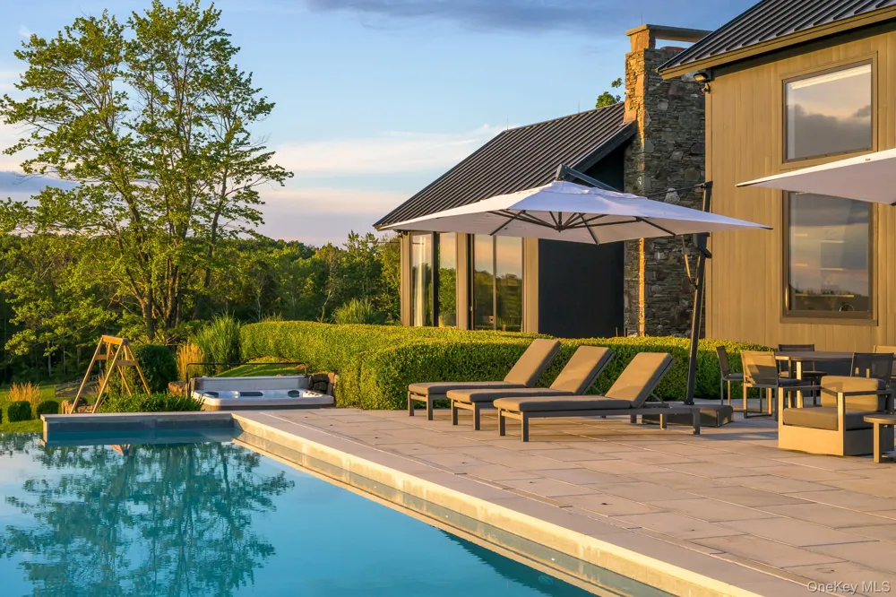 21 Schoolhouse Road Hillsdale, NY 12529