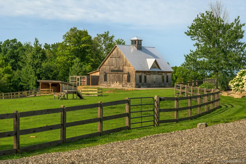 21 Schoolhouse Road Hillsdale, NY 12529