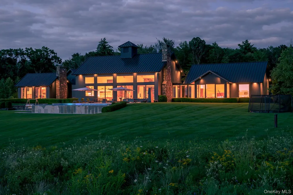 21 Schoolhouse Road Hillsdale, NY 12529