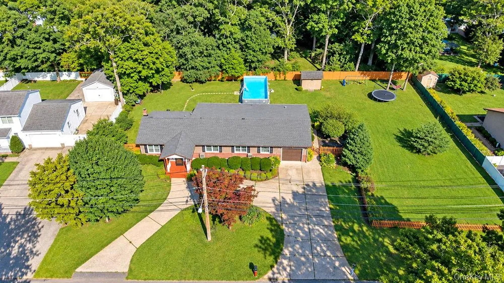 41 Linden Lane Shirley, NY 11967