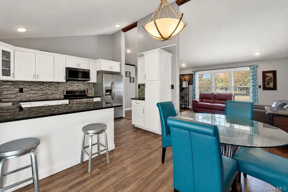 41 Linden Lane Shirley, NY 11967