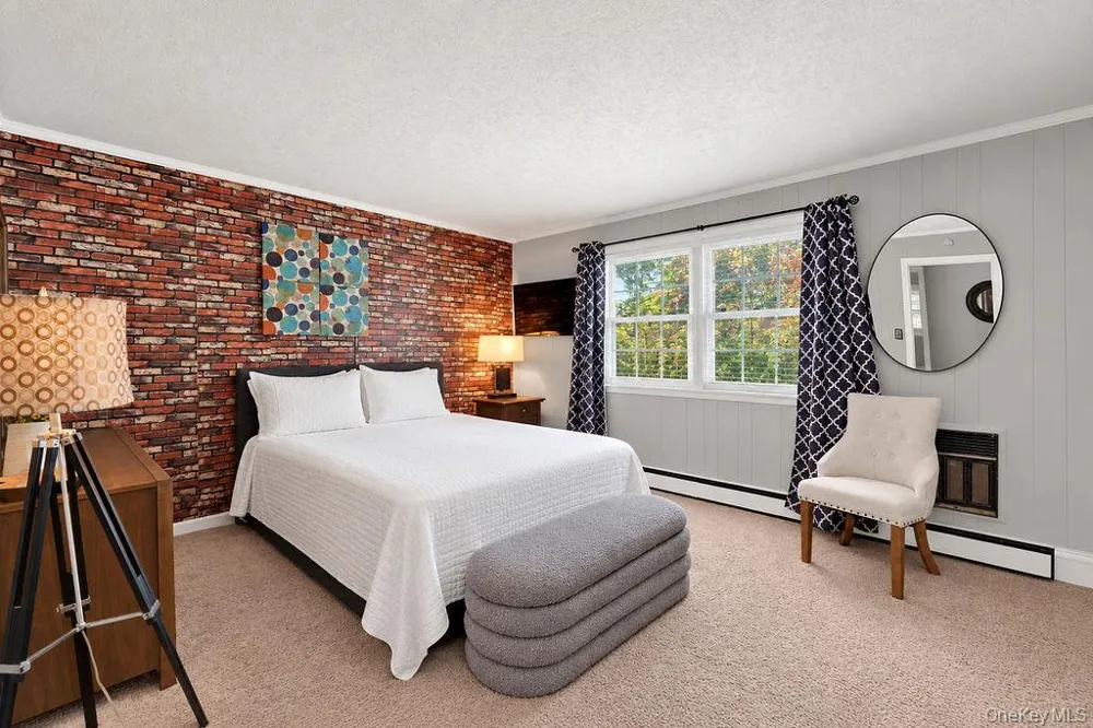 41 Linden Lane Shirley, NY 11967