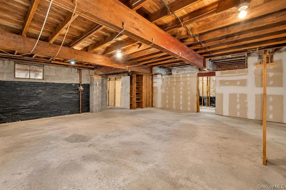 41 Linden Lane Shirley, NY 11967